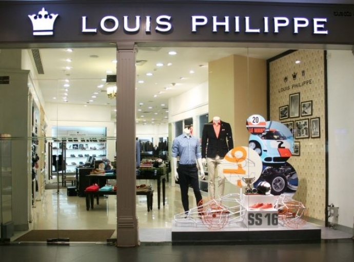 Louis Philippe, Van Heusen open flagship stores in Qatar